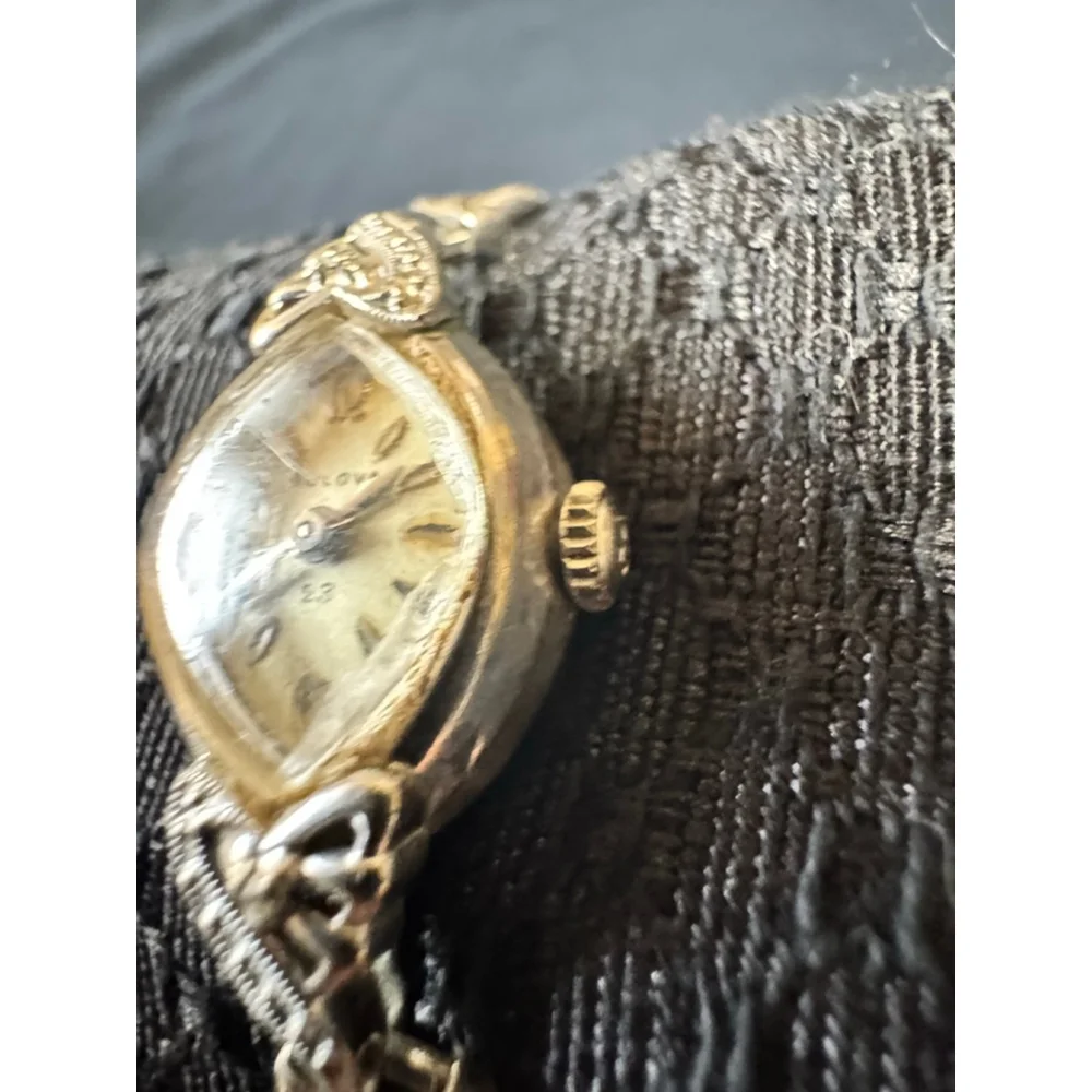 Bulova vintage 23